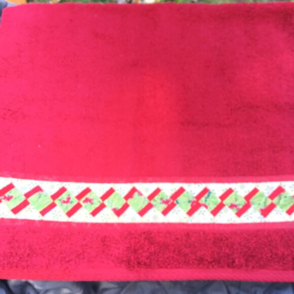 Hand Towel with Machine Quilted Design - Picture 16 of 16